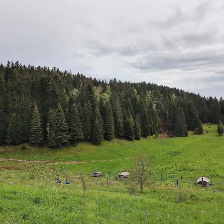 Refuge Sous La Joux * Les Moussieres